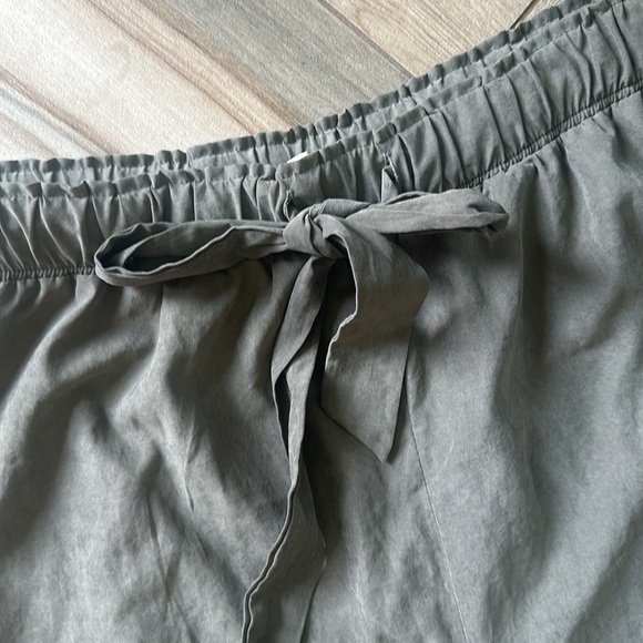 Super soft lightweight wide leg pants with elastic waist and tie - Picture 2 of 4